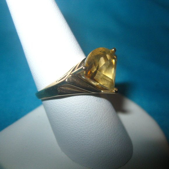 14K  Yellow Gold Citrine Ring - Picture 5 of 9